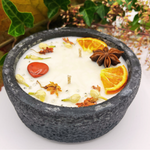 Black Edition Handgemachte Betonkerze „Black Hearts“ - Stilvolle Sojawachskerze für Ihr Zuhause. Mit Blütenverzierung und HOCHWERTIGEM Baumwolldocht aus dem Südschwarzwald