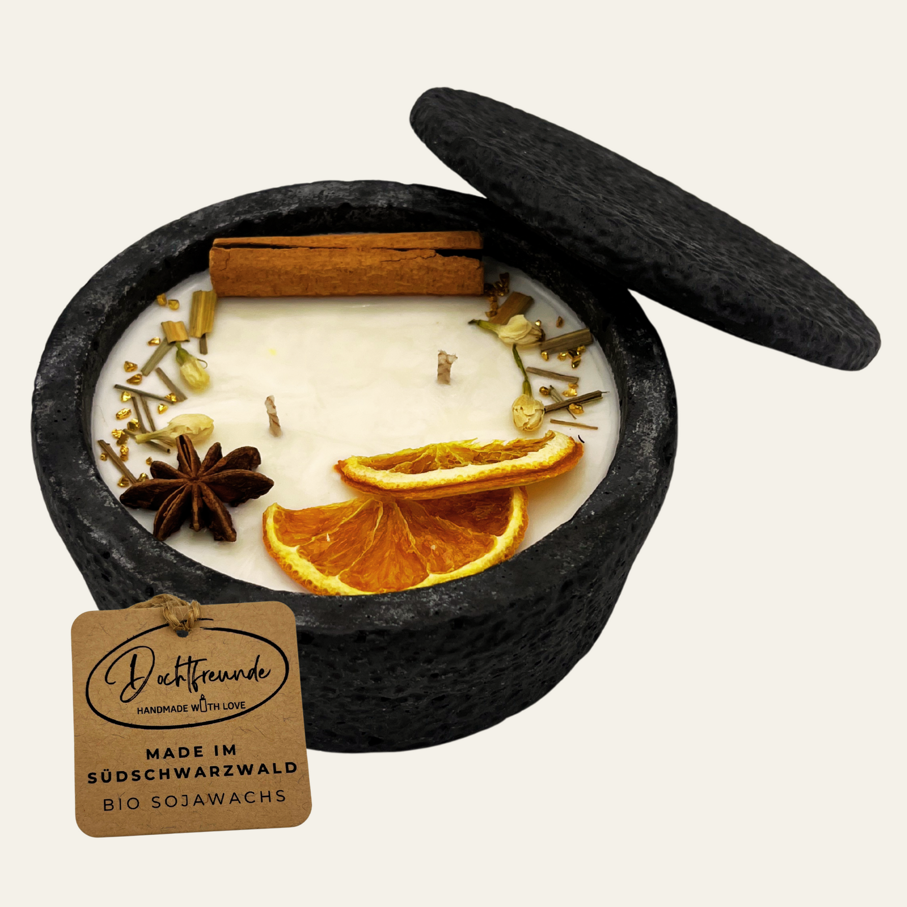 Handgemachte Betonkerze „Black Cinnamon“ - Stilvolle Sojawachskerze für Ihr Zuhause. Mit Blütenverzierung und HOCHWERTIGEM Baumwolldocht aus dem Südschwarzwald
