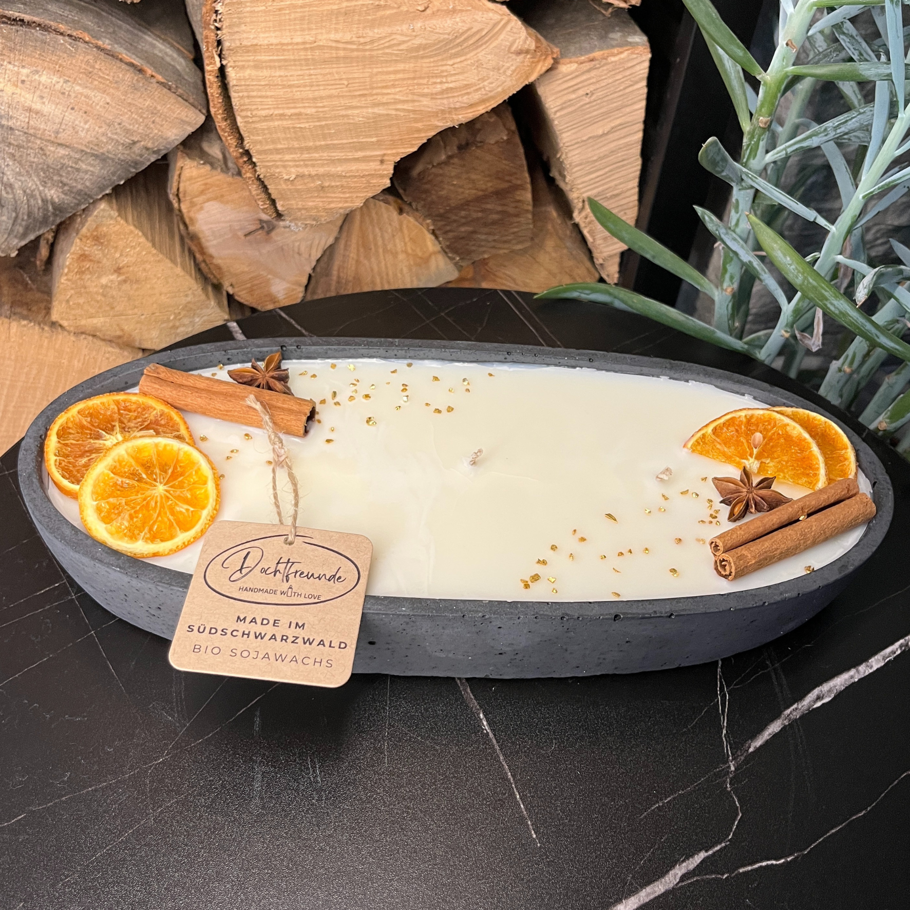 DochtFreunde "Black-Ship" | Handgemachte Betonkerze Schwarz | Vanilla Toffee