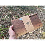 Walnuss Holzbrettchen Massivholz mit Buckelsmesser