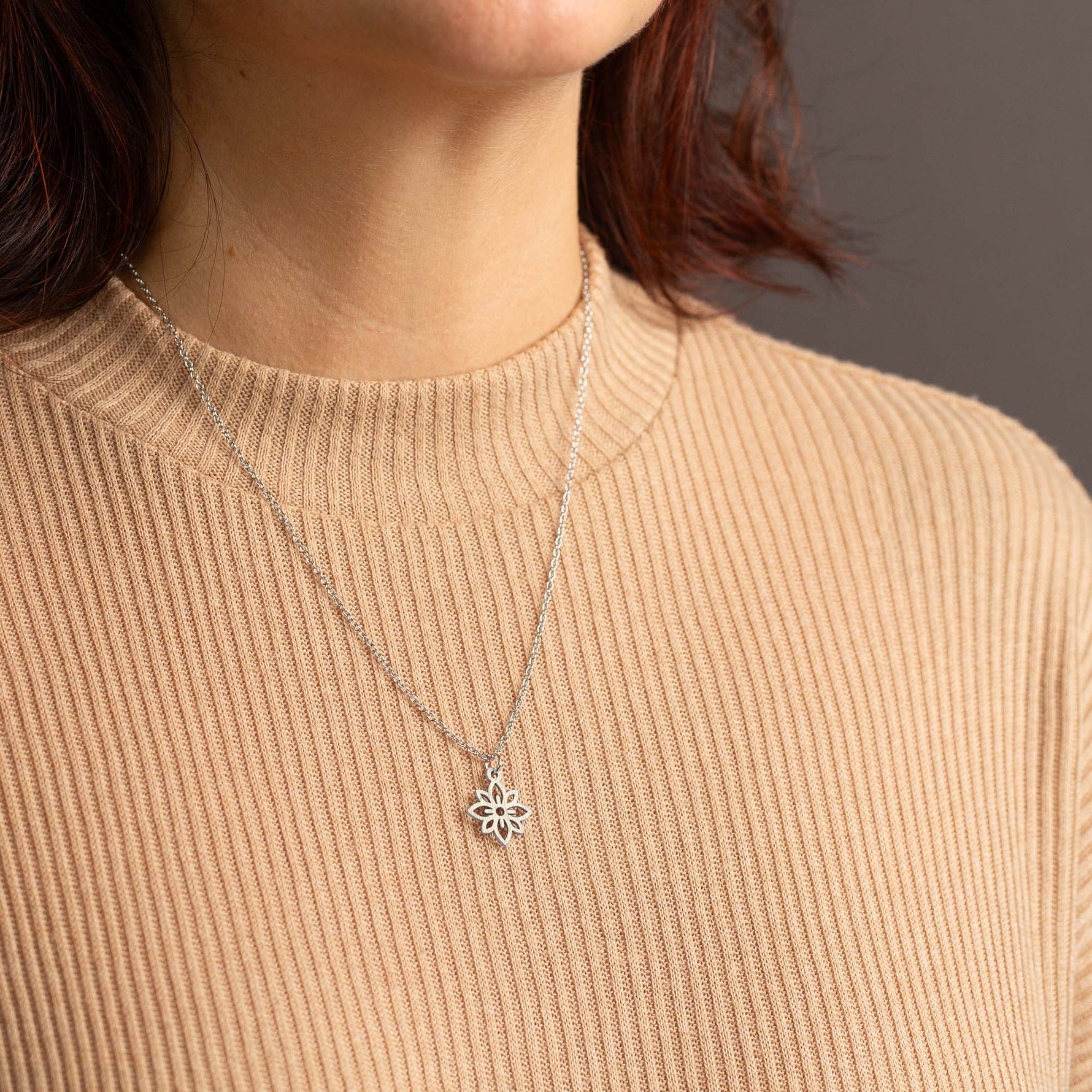 Halskette mit Holzanhänger - 'Flower mini'