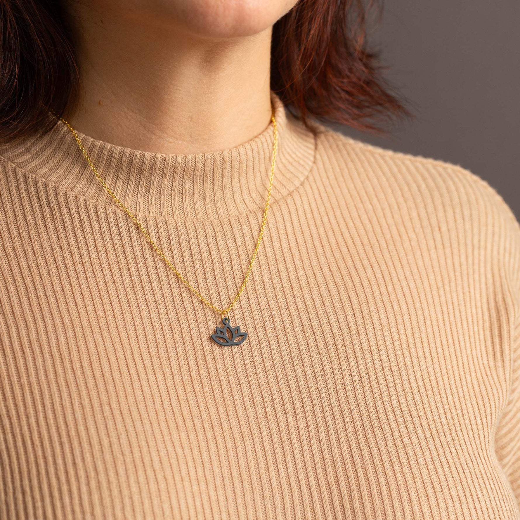 Halskette mit Holzanhänger - 'Lotus'