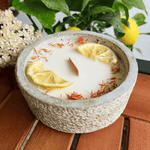 Limitierte Einzelstücke: Outdoor Citronella-Betonkerze „Mugge Schreck“ – Handgemachter Insektenschutz aus dem Südschwarzwald mit Blütenverzierung