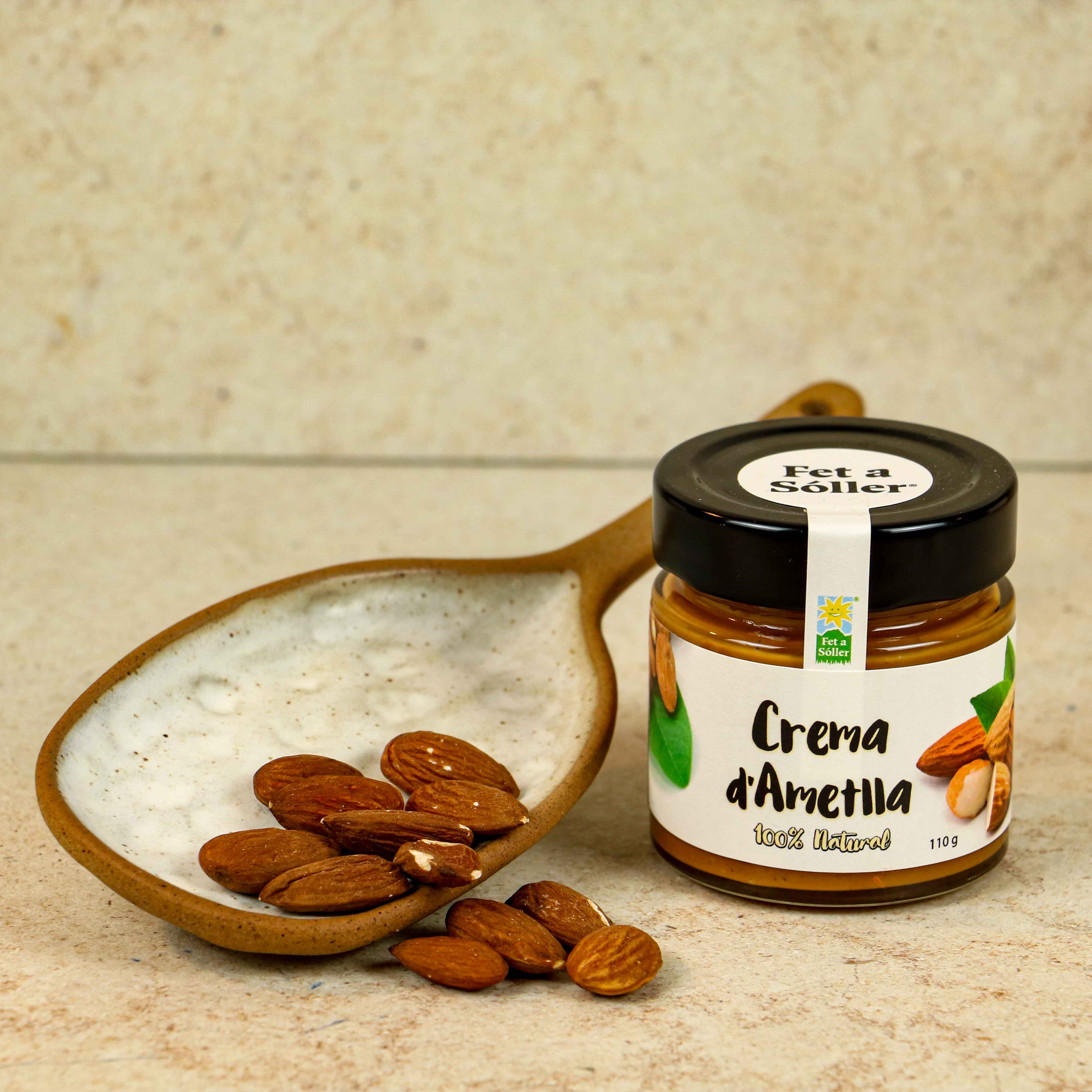 Natürliche Mandelcreme