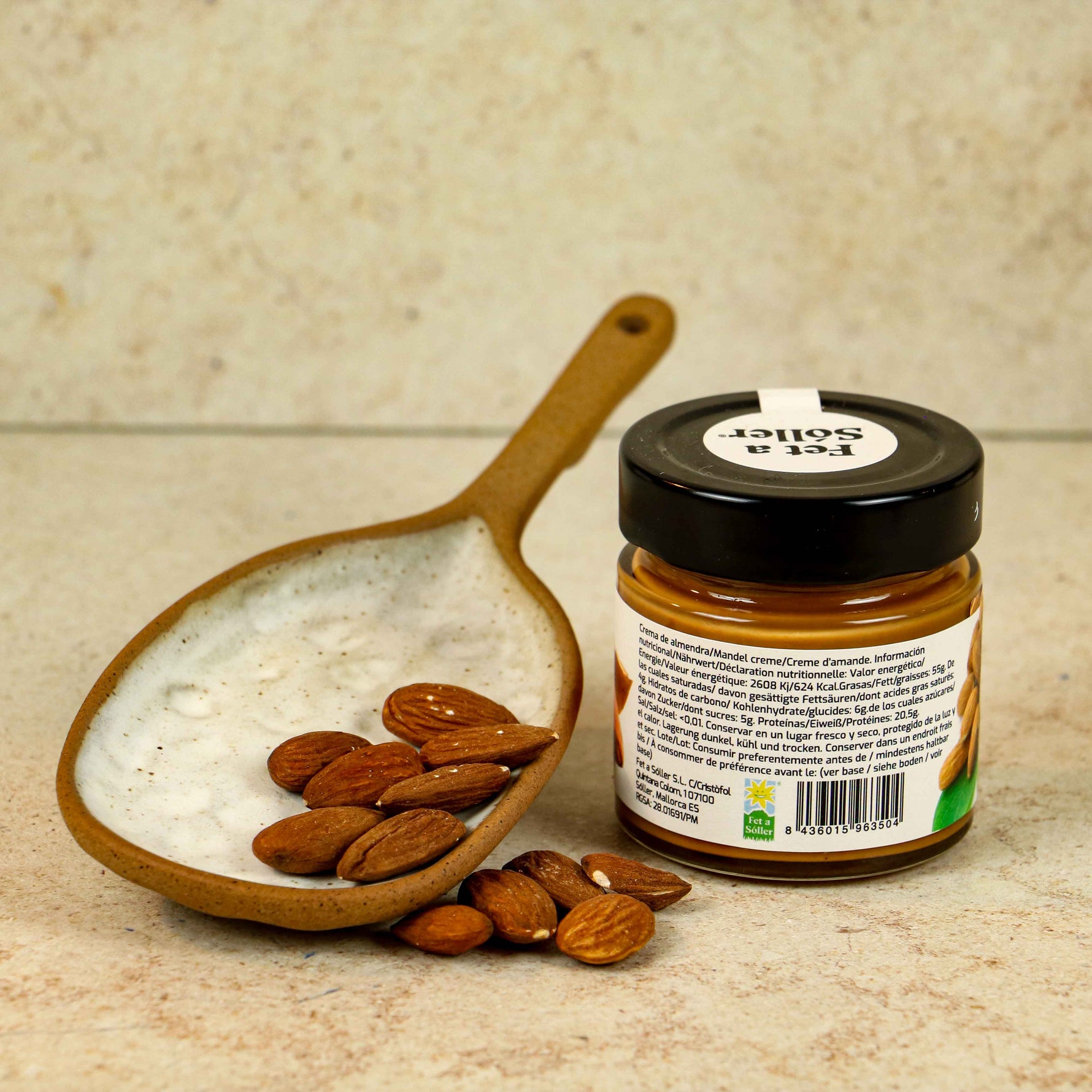 Natürliche Mandelcreme