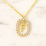 Kette mit Anhänger aus 925er Sterling-Silber, verschiedene Buchstaben im Strasskreis, 45cm