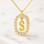 Kette mit Anhänger aus 925er Sterling-Silber, verschiedene Buchstaben im Strasskreis, 45cm